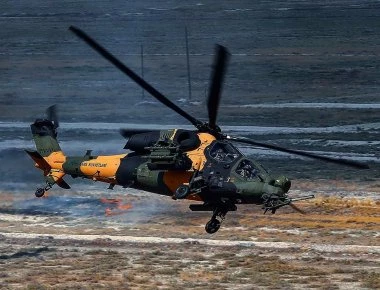 Κωνσταντινούπολη: Επίδειξη τουρκικών επιθετικών ελικοπτέρων T-129